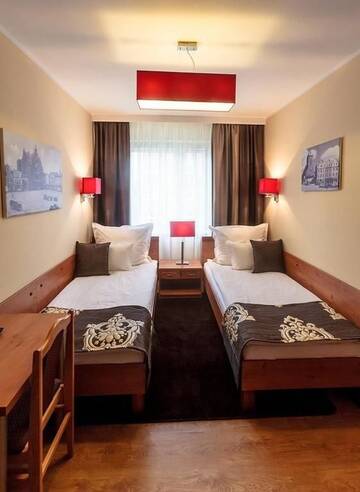 Фото номера Двухместный номер с 2 отдельными кроватями Отель Hotel Ratuszowy г. Хойнице 10