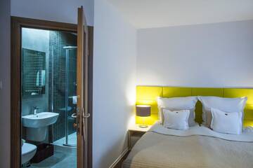 Фото номера Улучшенный двухместный номер Делюкс с 1 кроватью Отель Hotel Ratuszowy г. Хойнице 5