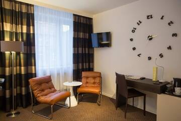 Фото номера Улучшенный двухместный номер Делюкс с 1 кроватью Отель Hotel Ratuszowy г. Хойнице 4