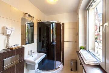 Фото номера Улучшенный двухместный номер с 1 кроватью Отель Hotel Ratuszowy г. Хойнице 4