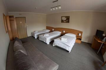 Фото номера Трехместный номер Отель Hotel Sukiennice г. Хойнице 2