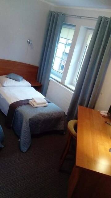 Фото номера Двухместный номер с 2 отдельными кроватями Отель Hotel Sukiennice г. Хойнице 17