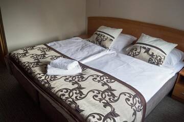 Фото номера Двухместный номер с 2 отдельными кроватями Отель Hotel Sukiennice г. Хойнице 5