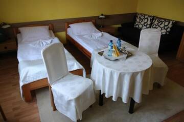 Фото номера Большой двухместный номер с 1 кроватью Отель Hotel Polonia г. Хойнице 2