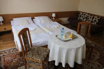 Фото номера Двухместный номер с 1 кроватью и балконом Отель Hotel Polonia г. Хойнице 4