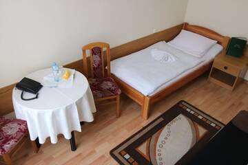 Фото номера Одноместный номер Отель Hotel Polonia г. Хойнице 6